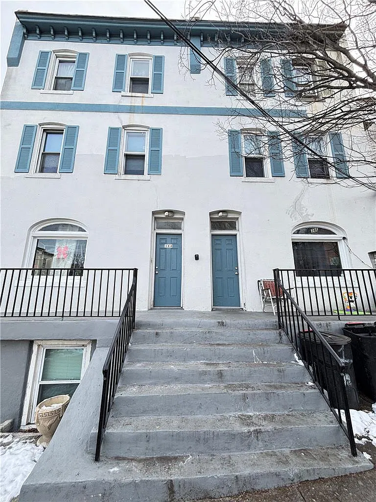 1 bed, 1.0 bath, 350 sqft, $1,050 — Photo 1