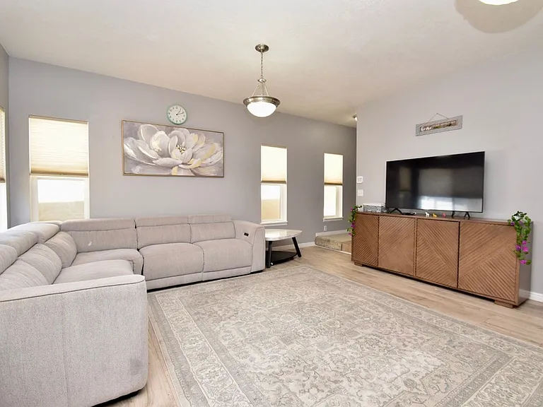 1555 Wynview Ln — Photo 7