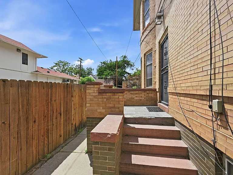 1525 Madison St — Photo 35