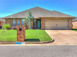 11716 SW 7th St, Yukon, OK 73099