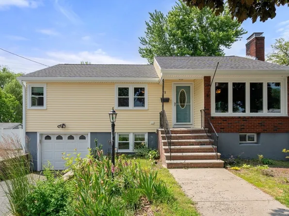 5 Brookfield Ln, Saugus, MA 01906