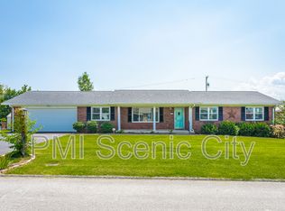 8140 Holly Crest Dr, Chattanooga, TN 37421