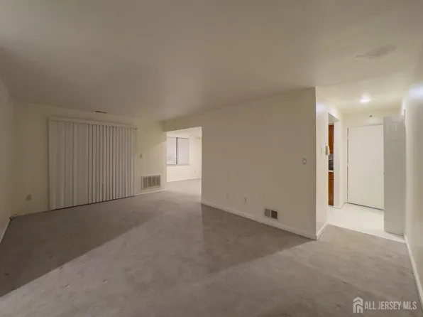 230 Alpine Way, Woodbridge, NJ 07095