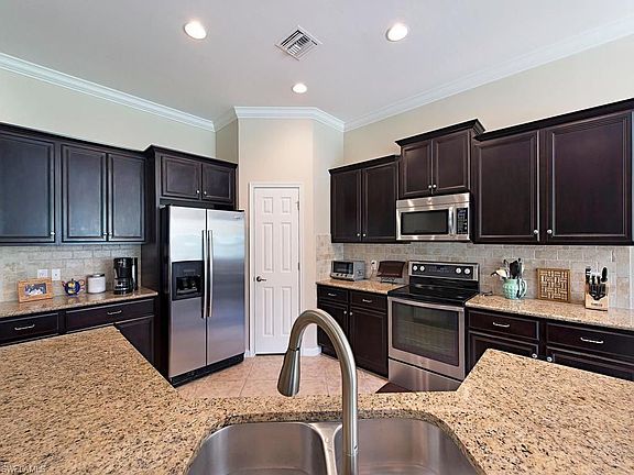 5th image of 10546 Yorkstone Dr