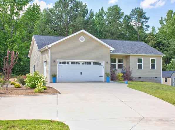 405 Pawnee Dr, Walhalla, SC 29691