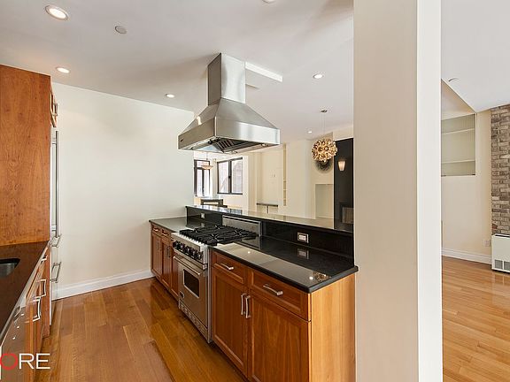 4th image of 21 S William St #Ph