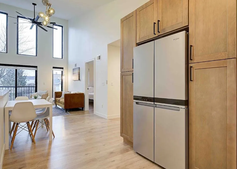 925 E Otjen St #1
