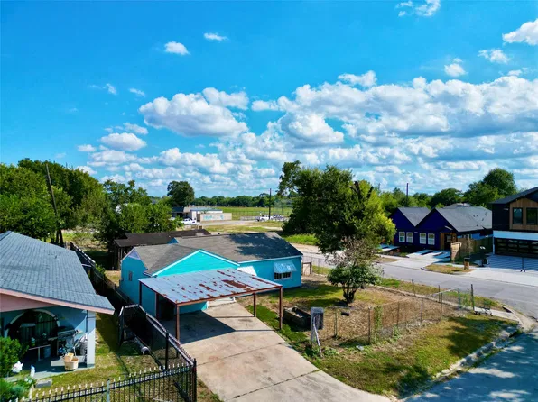7355 Iwo Jima Rd, Houston, TX 77033