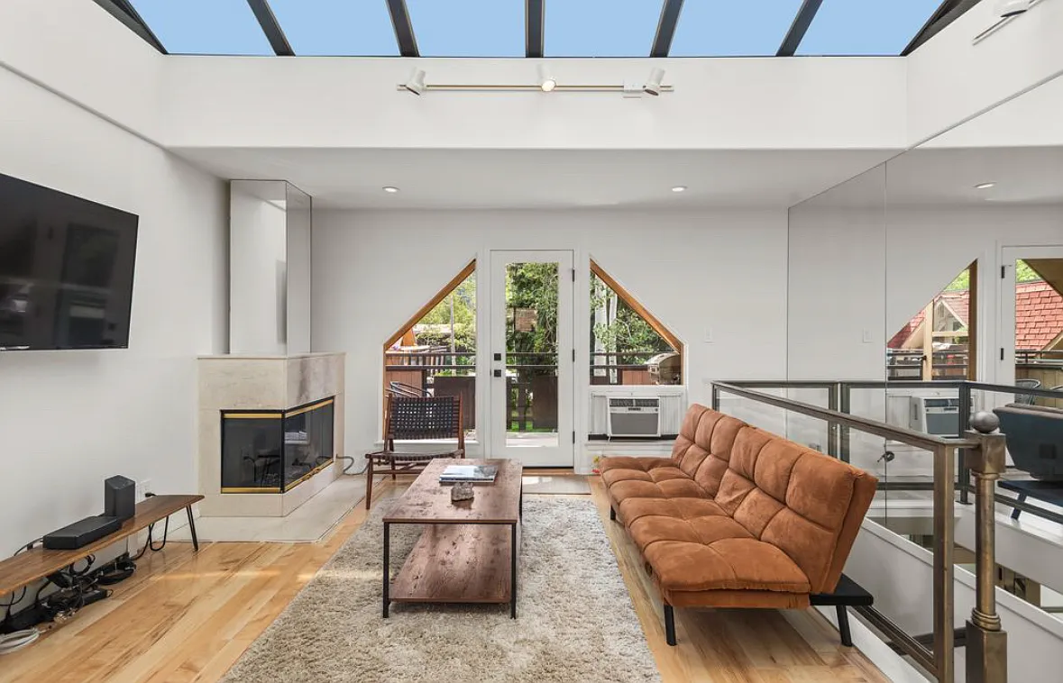 3 bed, 965 sqft, $14,000 — Photo 3