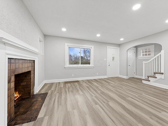 4th image of 2272 Dresden St