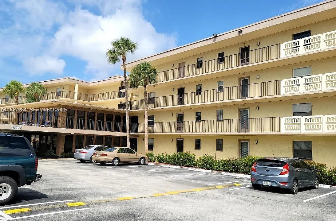 2 bed, 918 sqft, $2,000 — Photo 1