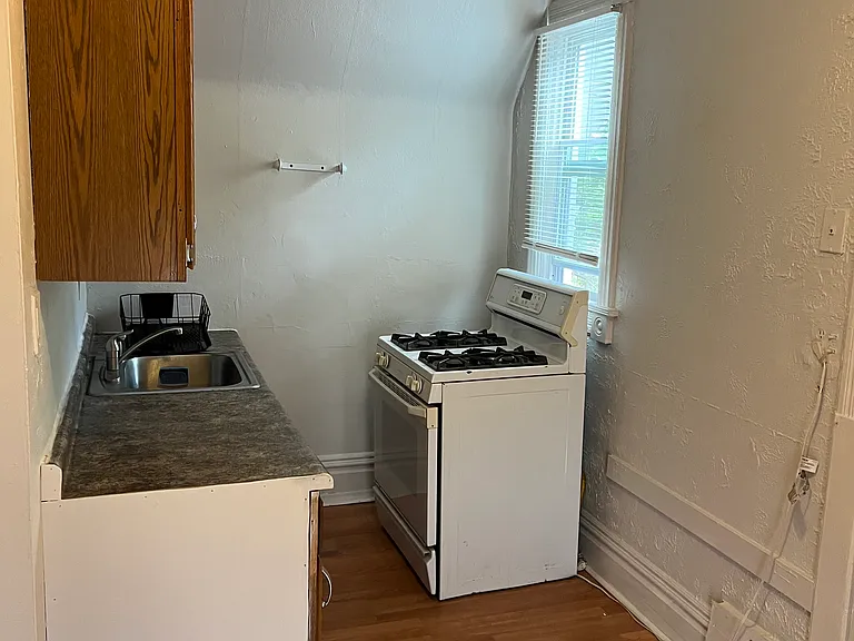 34 Lynch St #2 — Photo 6