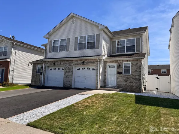 32 Mercer St, Carteret, NJ 07008