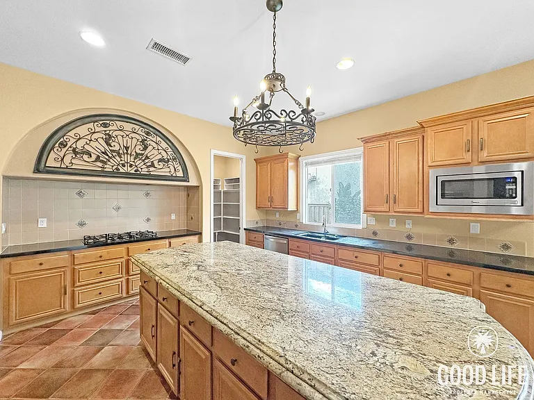 1348 N Paradise Ridge Way — Photo 14