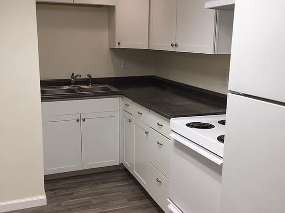 3rd image of 203 W Jackson St APT 9
