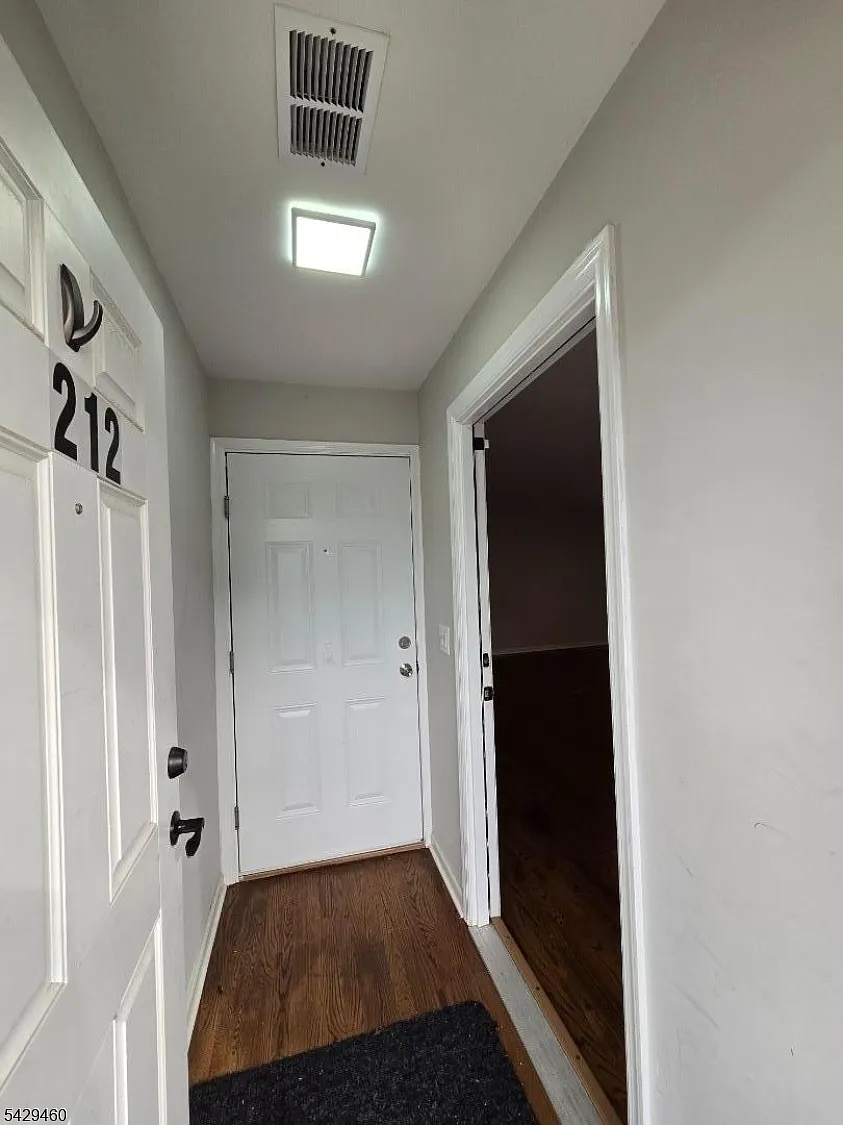3 bed, 1.0 bath, $2,600 — Photo 2