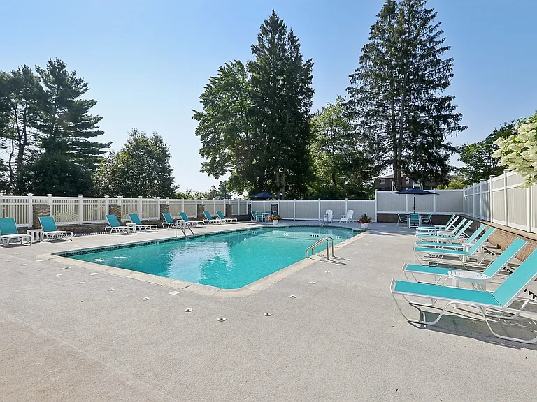 5-web-or-mls-Silver Dr-1408-905