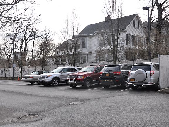 2nd image of 15 Paris Ct