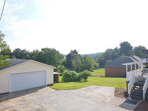 3rd image of 701 Pisgah Rd
