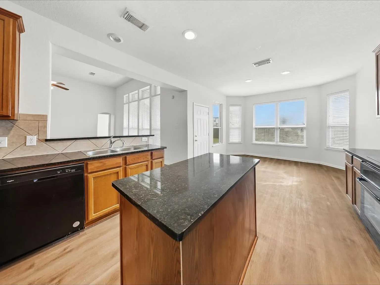 4 bed, 2.0 bath, 2221 sqft, $2,360 — Photo 3
