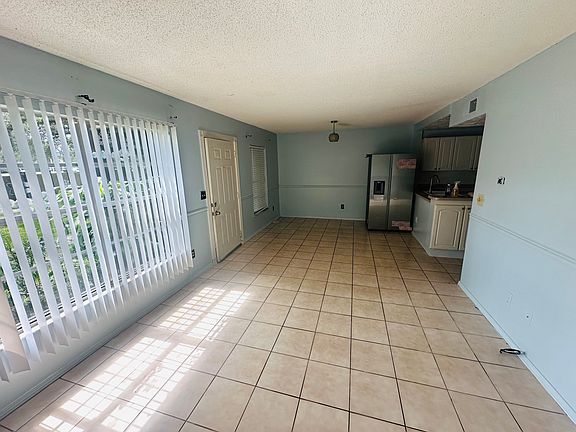 3rd image of 4009 Nestle Oaks Pl #1