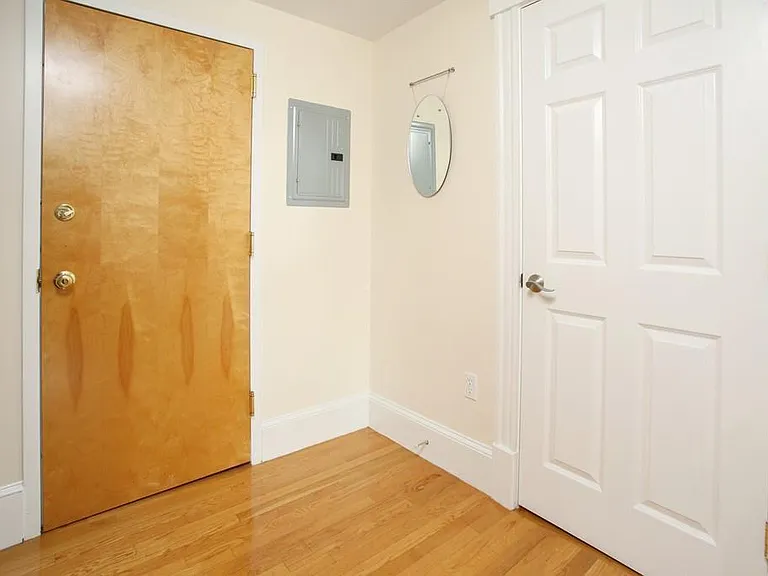 21 Aberdeen St #5 — Photo 2