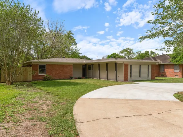 2502 Oak Dr, Bay City, TX 77414