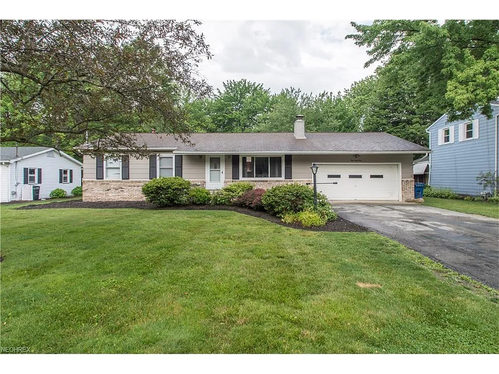 141 N Colonial Dr photo 1