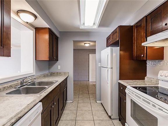 3rd image of 5372 Knollwood Pl