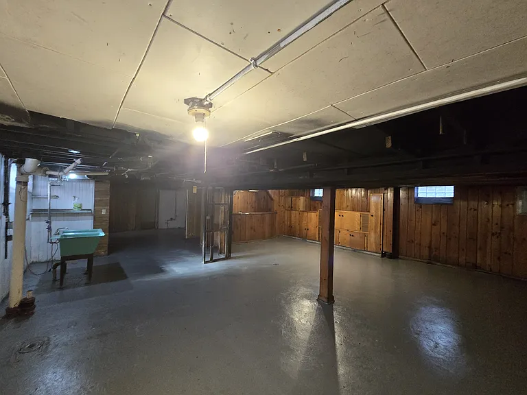 9657 E Outer Dr #1 — Photo 30