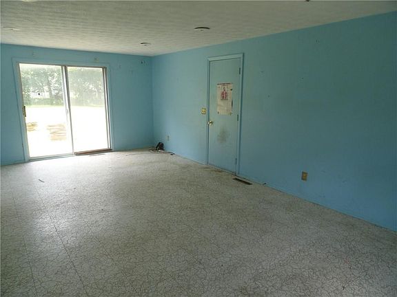 5th image of 6077 Holly Ln