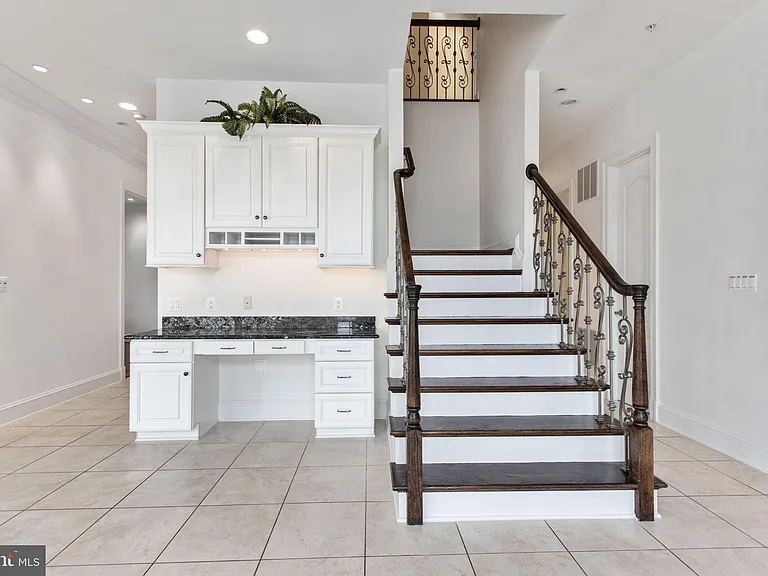 8319 Quarry Manor Ter — Photo 26