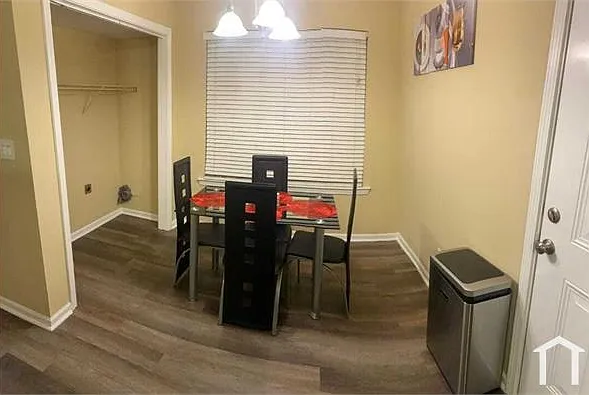 3 bed, 1100 sqft, $1,300 — Photo 3