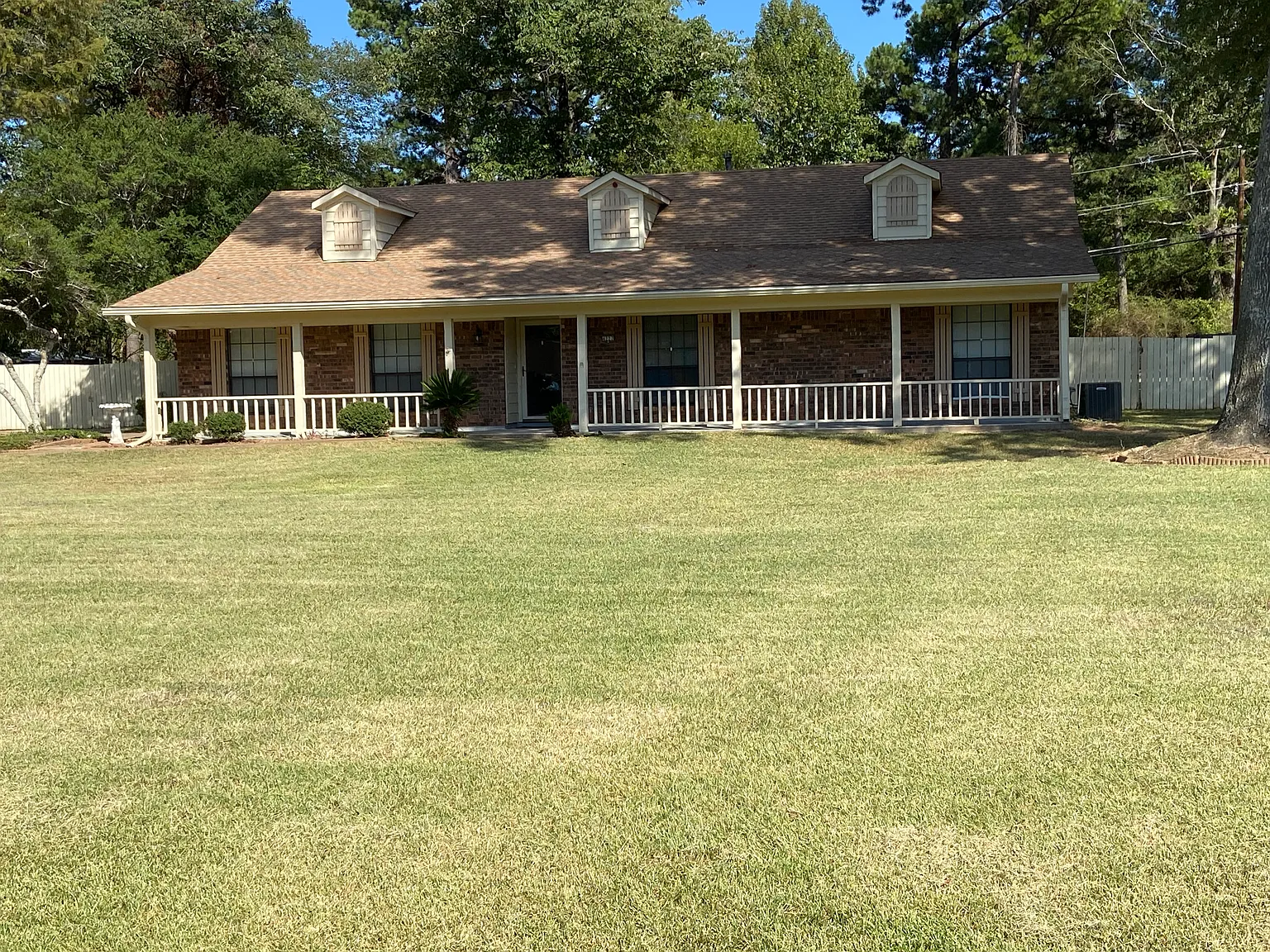 3 bed, 1952 sqft, $2,100 — Photo 2