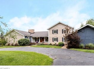 15470 Russell Rd, Chagrin Falls, OH 44022