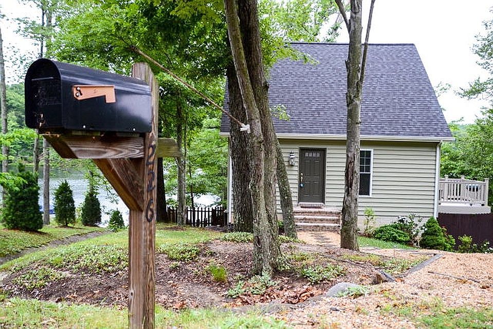1st image of 226 Hidden Lake Dr