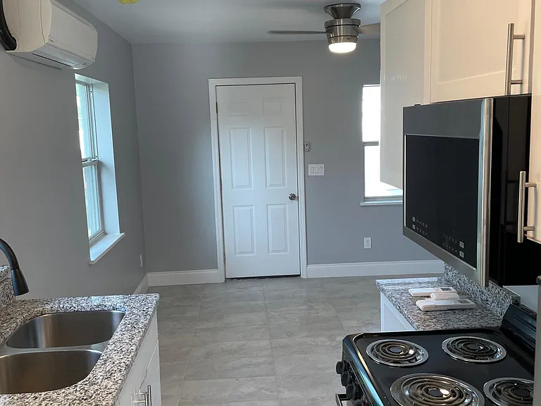706 E Orange Ave #B — Photo 5