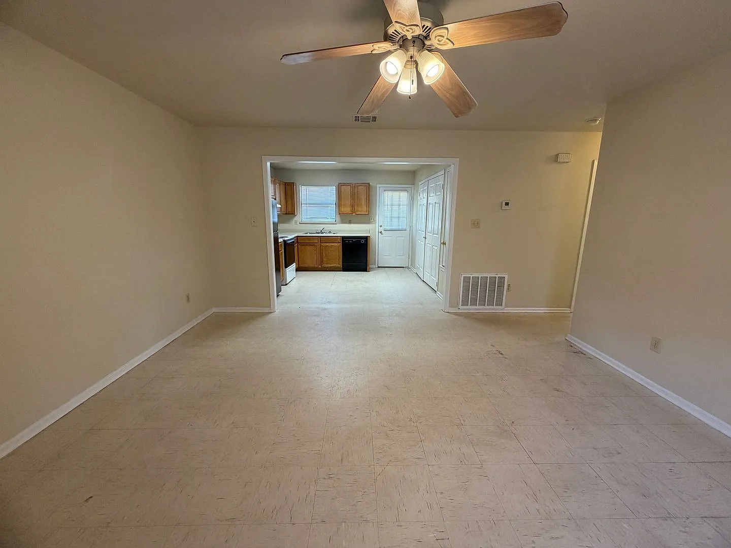 Charming 2/1 Duplex ~ Freshly Painted in Pleasanton ~ Easy Access to Highway 97! — Photo 3