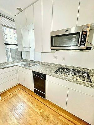 3rd image of 234 E 58th St #17B