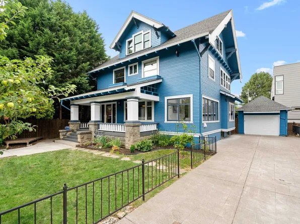 2157 NE Halsey St, Portland, OR 97232