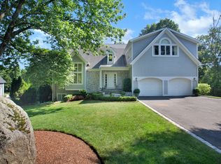 2 Jenifer Ln, Cos Cob, CT 06807