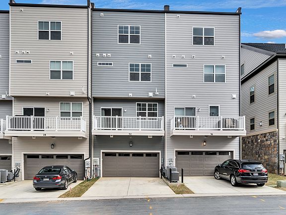 2nd image of 32 Bleeker Pl