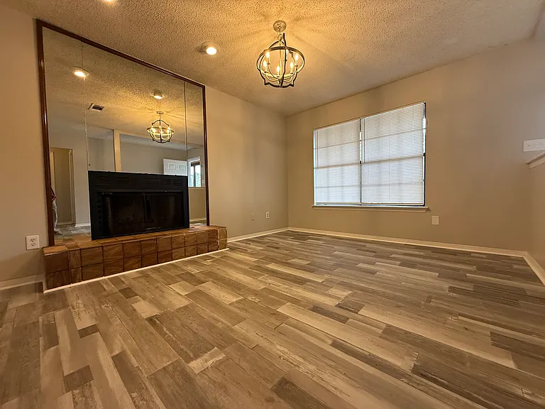 3850 Creighton Rd #7 — Photo 4