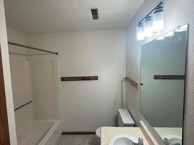 340 S Yorktown Pike — Photo 6