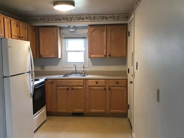33 Mettler St #A — Photo 5
