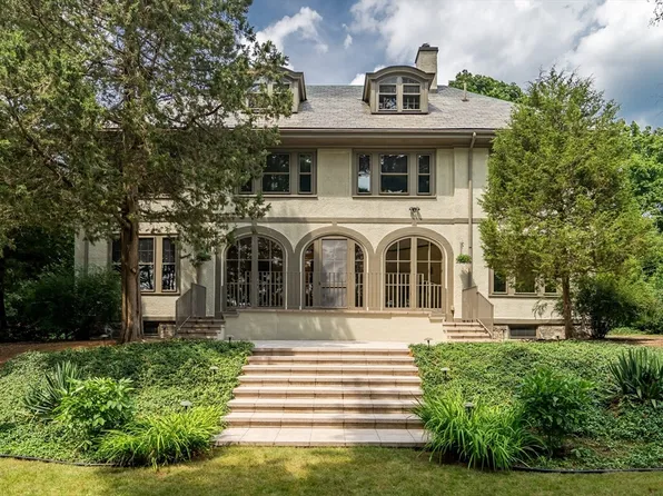 19 Garfield St, Watertown, MA 02472