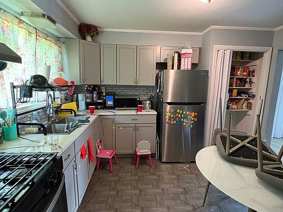 4th image of 158 Algonquin St