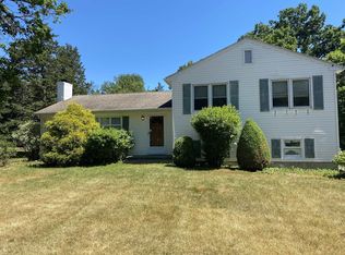 36 Greenvale Farms Rd, Poughkeepsie, NY 12603