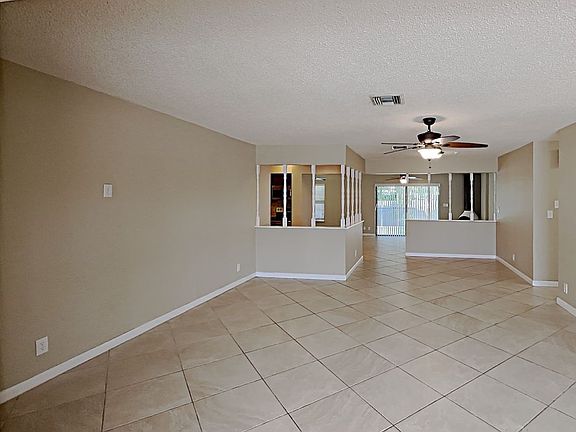 4th image of 917 SE 16th Pl