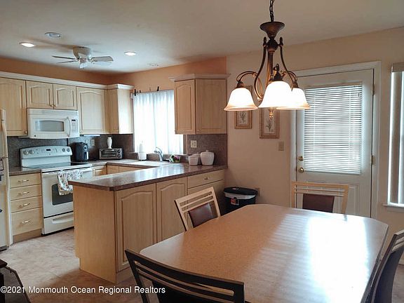 5th image of 432B New Castle Ct